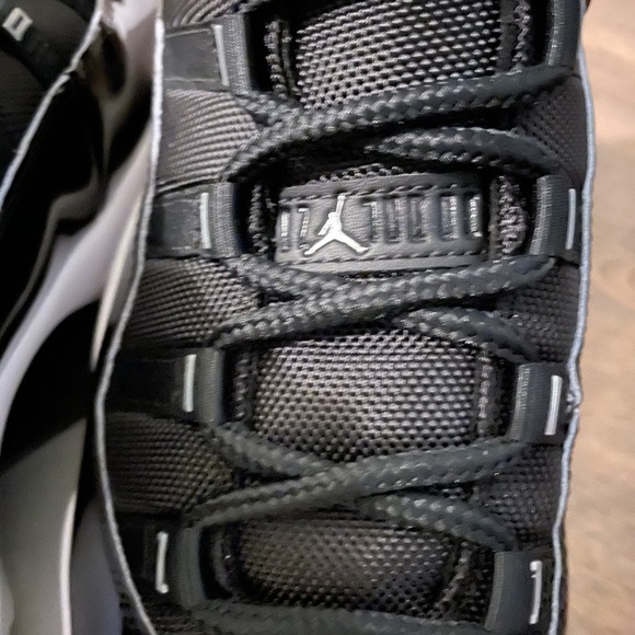Air Jordan 11 Retro -25th Anniversary “Jubilee” - Picture 5 of 13